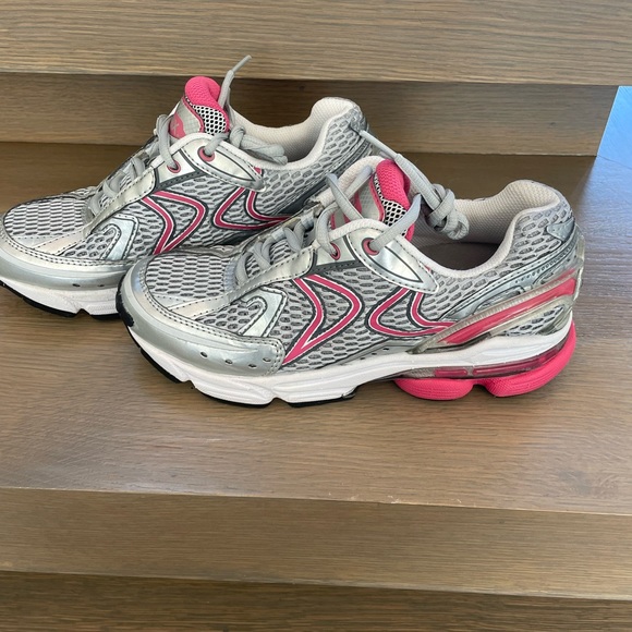 Aetrex Womens RX Runner Athletic Shoe Medium Width in Grey/Cranberry - Picture 2 of 6